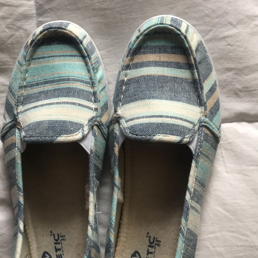 Shoes comfortable flats Canvas shades of blue. Size 9